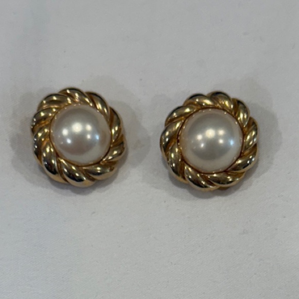 Vintage P.E.P Clip On Earrings Gold Tone Pearl Earrings